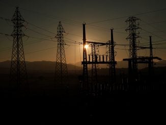 Linhas de transmissão conectadas a uma subestação de energia 24/01/2017