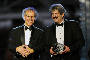 Foto de Victor Ambros e Gary Ruvkun, ganhadores do Prêmio Nobel de Medicina