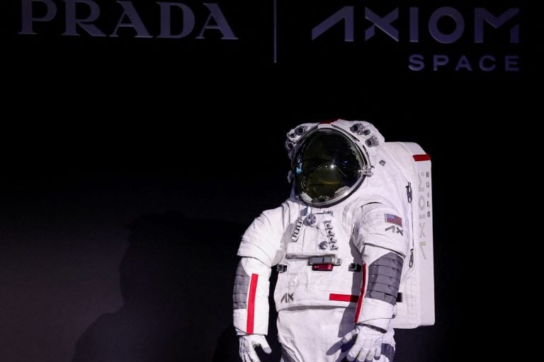 Prada anuncia traje espacial para astronautas da Nasa