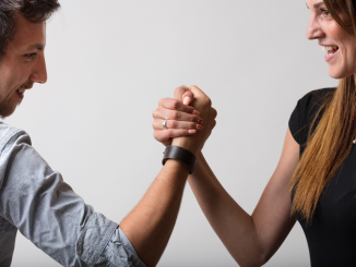 Foto ilustrativa para um texto sobre o sentimento de inveja entre homens e mulheres