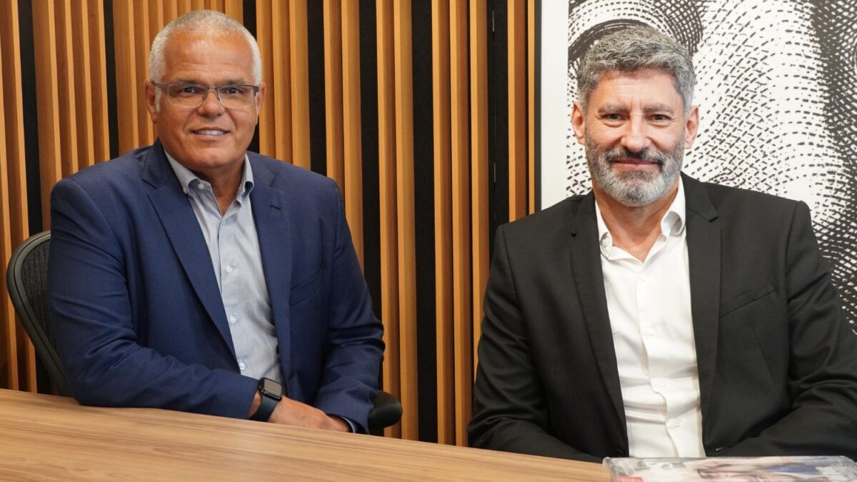 Marcio Aguiar e João Bortone durante o ForbesCast