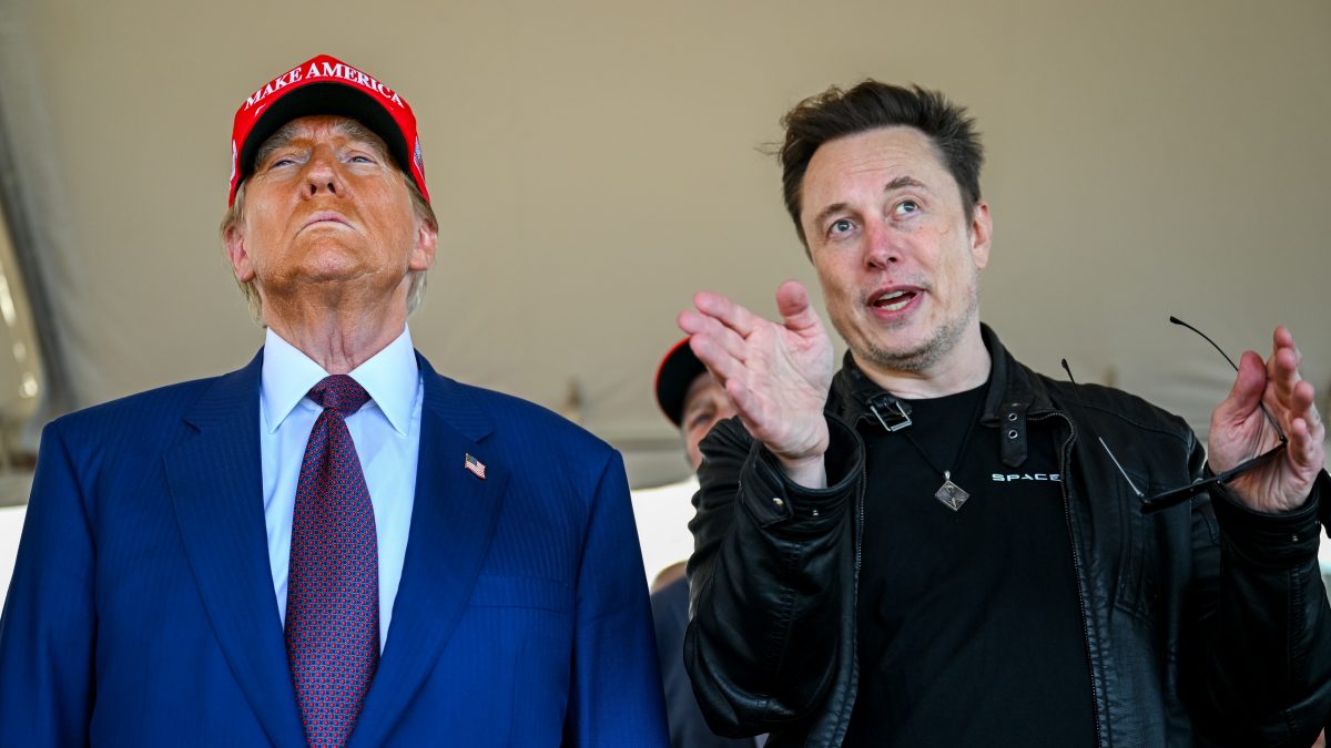 Trump Transforma Musk, o Homem Mais Rico do Mundo, em "Funcionário Especial do Governo"