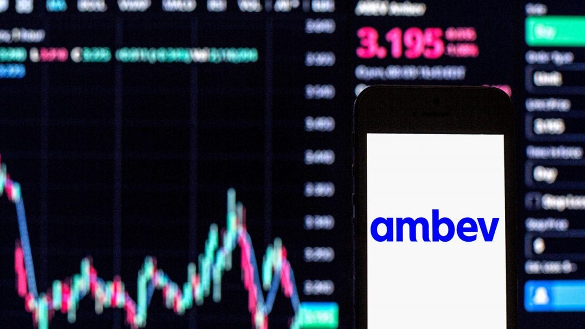 Citi e Santander Cortam Recomendação de Ambev para "Neutra" com Cenário Desafiador à Frente