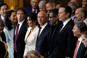 Mark Zuckerberg, Jeff Bezos, Sundar Pichai e Elon Musk durante a posse de Donald Trump