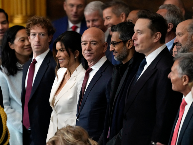 Mark Zuckerberg, Jeff Bezos, Sundar Pichai e Elon Musk durante a posse de Donald Trump