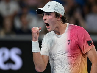 Foto de João Fonseca durante a partida contra Andrey Rublev no Australian Open