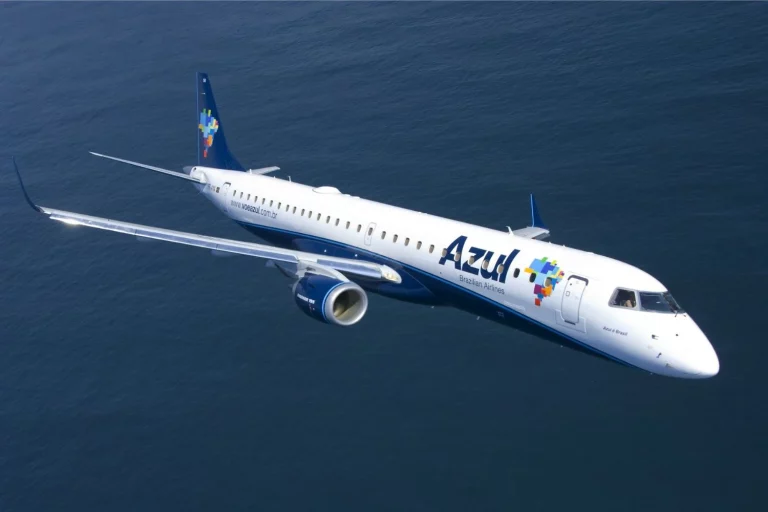 avião da azul