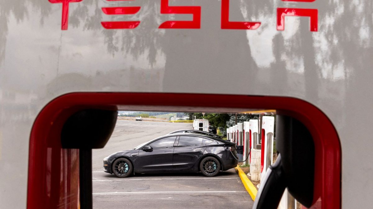 Tesla Promete Carros Mais Baratos e Ofusca Resultados Abaixo do Esperado