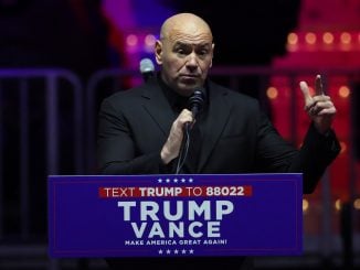 Dana White no palanque de Donald Trump