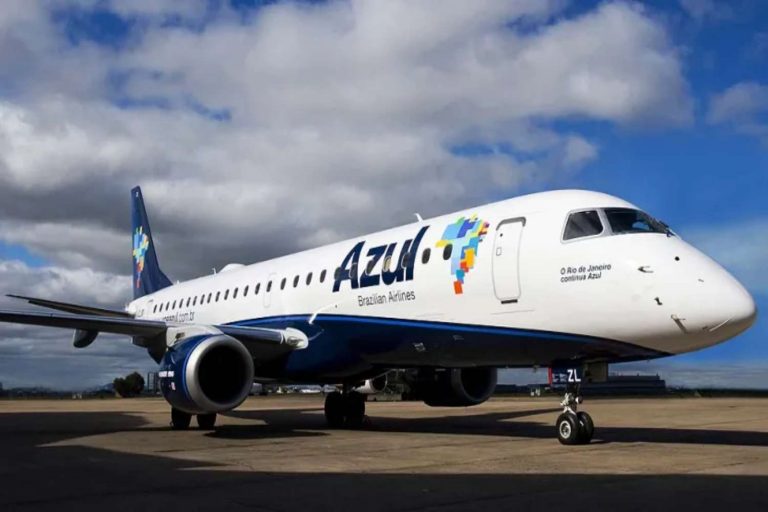 avião da azul