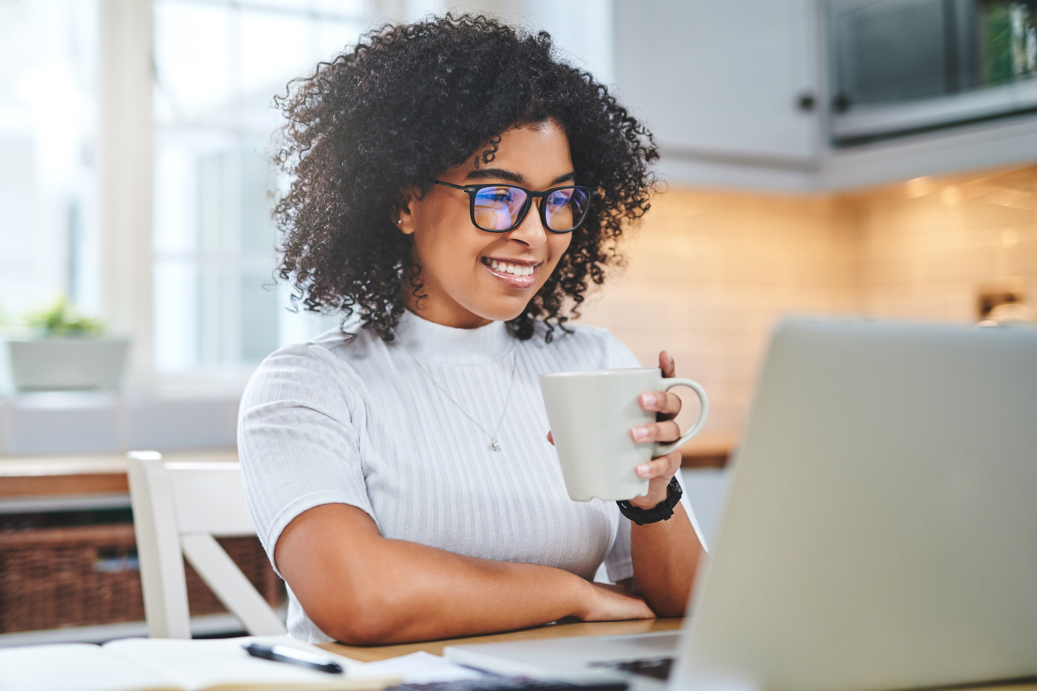 Mulher fazendo um curso online