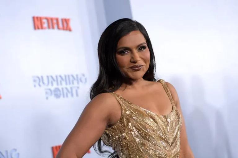 Mindy Kaling co-criou *Running Point*, da Netflix, com Ike Barinholtz e David Stassen