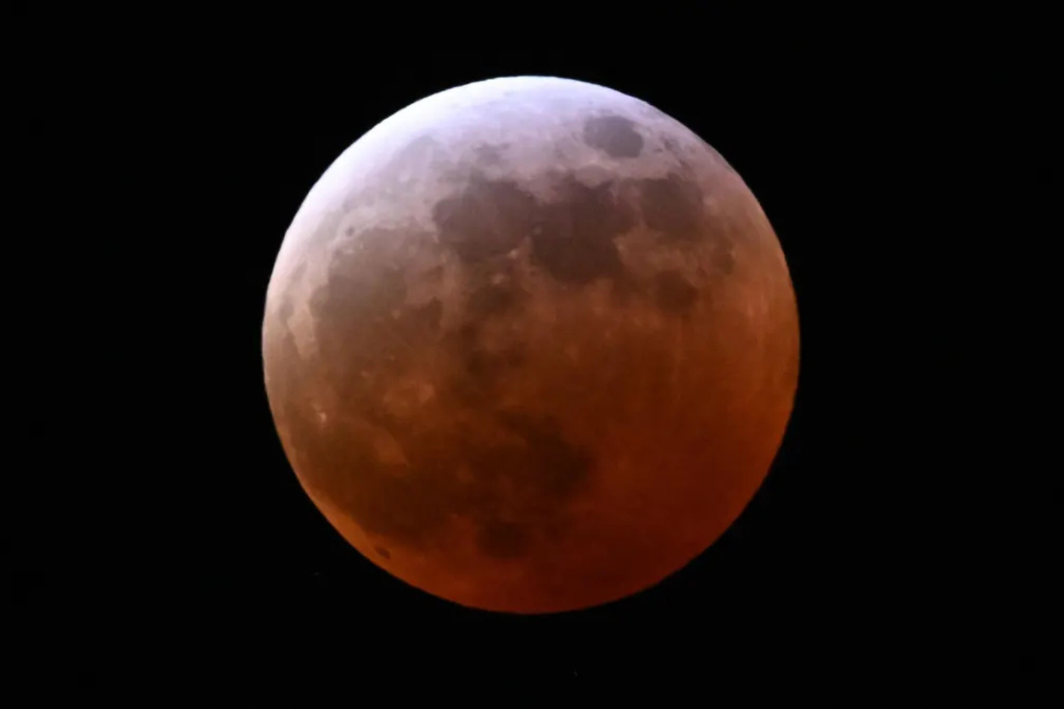 Foto do eclipse lunar total