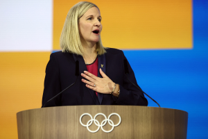 Kirsty Coventry é eleita para presidir o COI