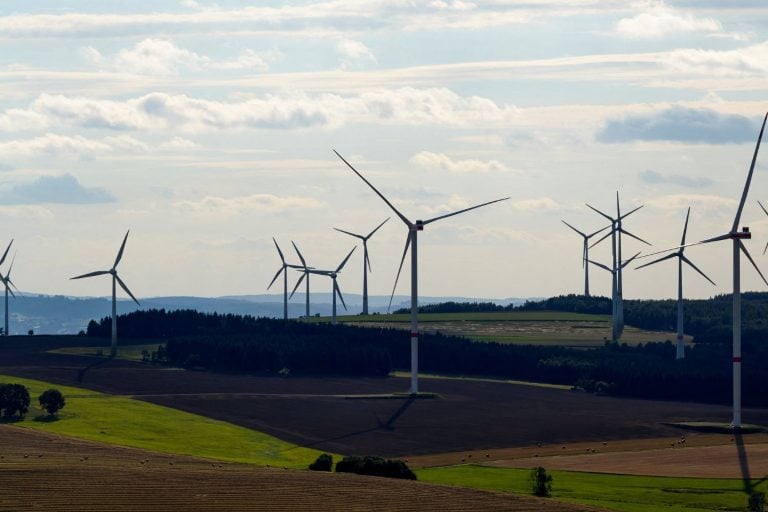 Turbinas de energia eólica perto de Dorfchemnitz, na Alemanha