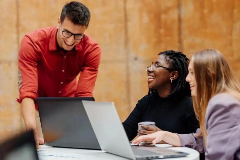 forbes felicidade trabalho carreira