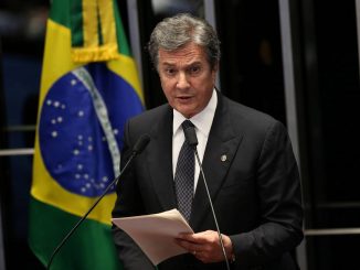 Ex-presidente Fernando Collor de Mello discursa no Senado (Foto Adriano Machado / Reuters - 30/08/2016)