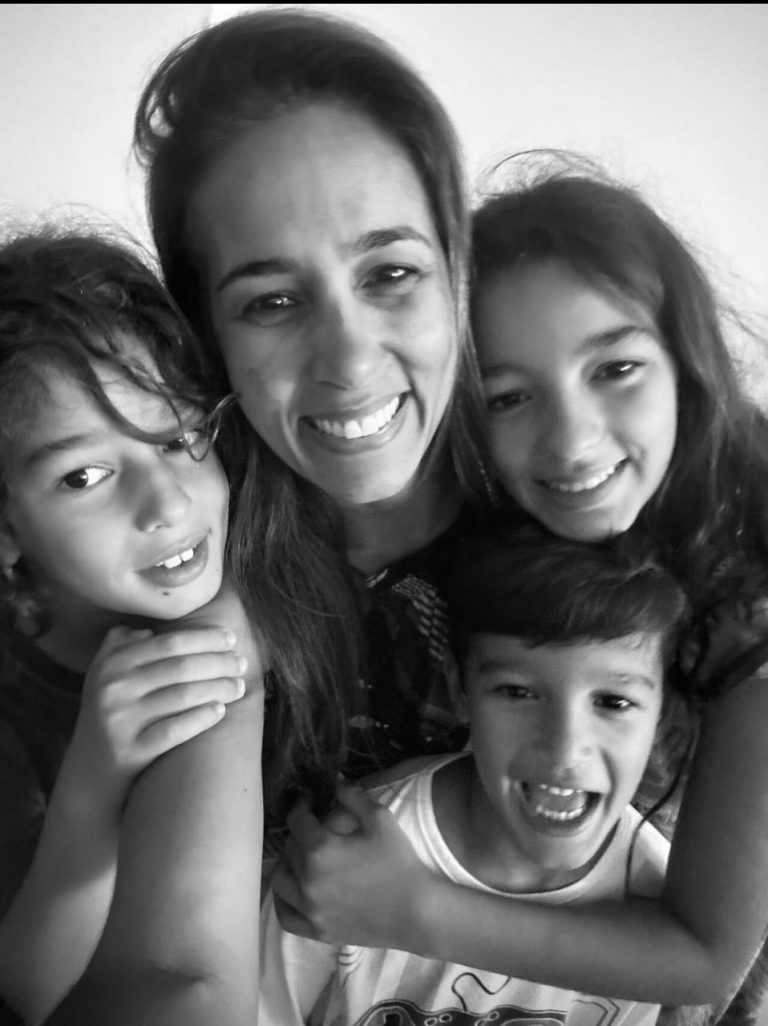 Joana Fleury com os três filhos