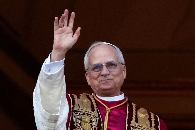 O novo Papa, Leão XIV, enfatizou a paz em seu primeiro discurso.