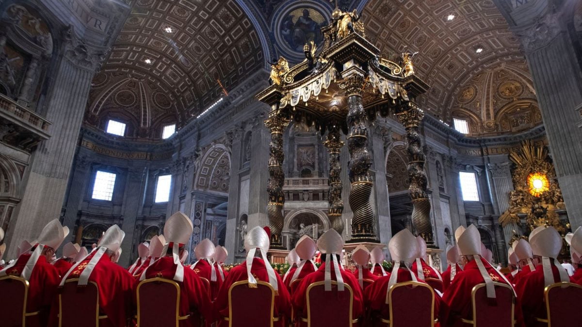 Conclave: Cardeais Entram em Reclusão Antes de Eleger Novo Papa