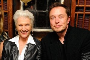 Maye Musk e Elon Musk bilionarios dia das maes