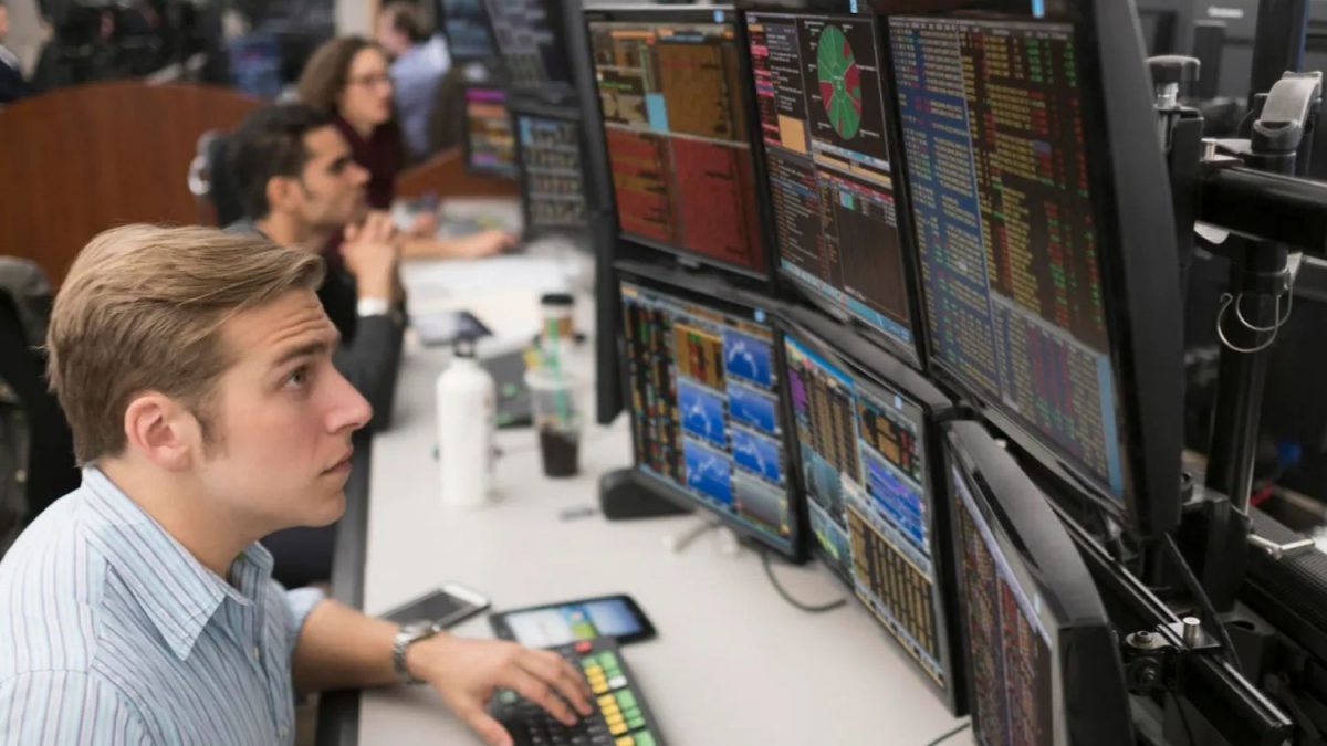 Semanas de Trabalho de 100 Horas Levam Funcionários de Bancos ao Limite