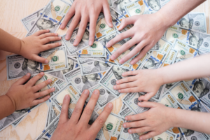Imagem ilustrativa de uma distribuição de renda igualitária