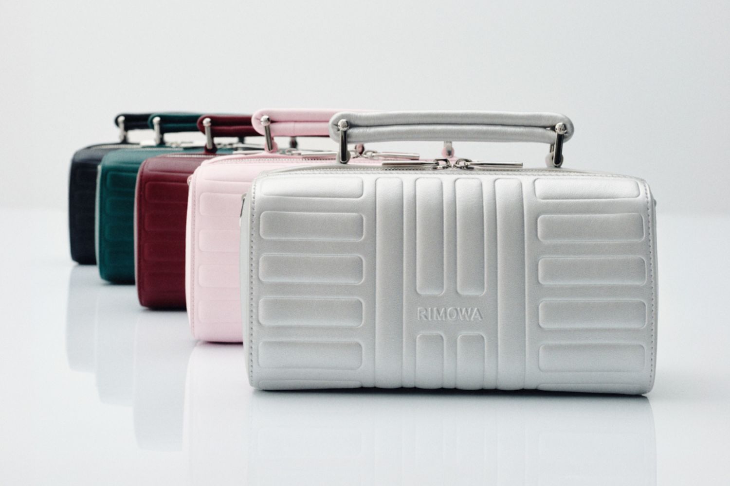 Rimowa Lança Primeira Linha de Bolsas em Couro