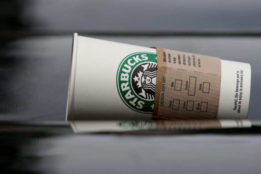 Starbucks Apresenta Reestruturação de US$ 1 Bilhão em Meio Ao Fechamento de Lojas nos EUA
