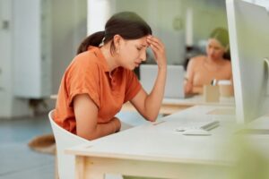 mulher colica licença menstrual