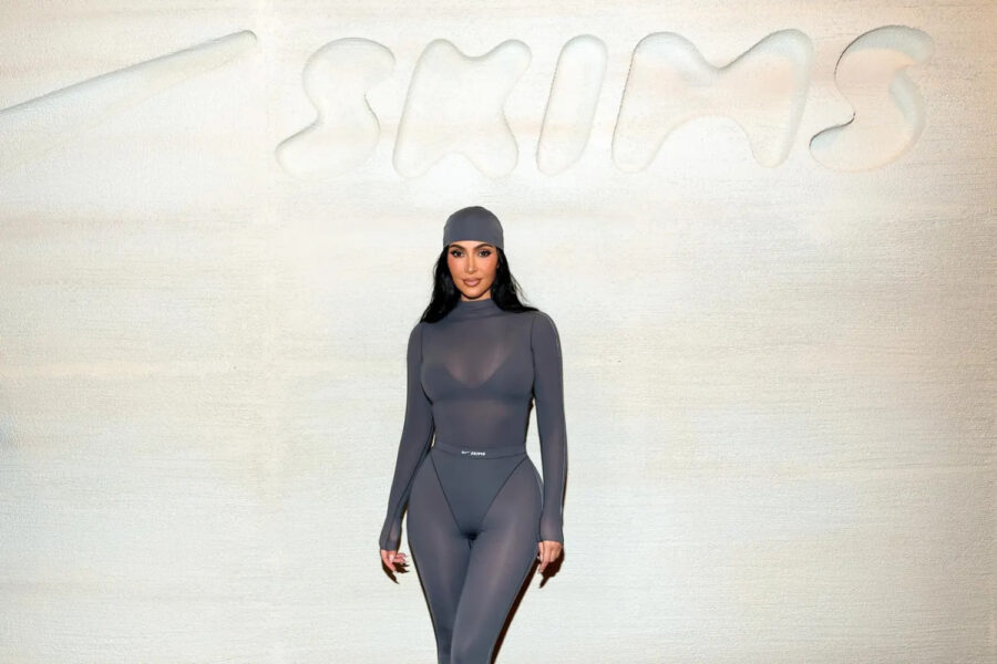 Kim Kardashian veste Skims