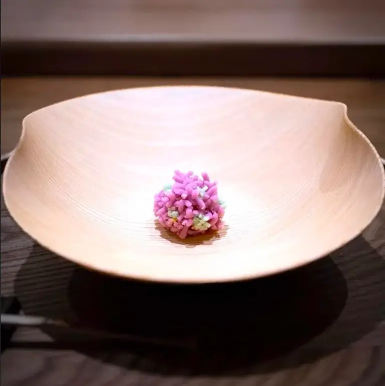 Uma sobremesa tradicional Wagashi no Nozomi Mori