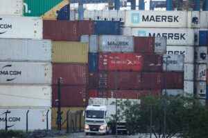 Pátio de contêineres no Porto de Santos, no Estado de São Paulo
