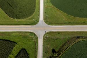 Trump Visita Iowa para Conter Insatisfação no Setor Agrícola e de Biocombustíveis