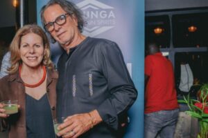 Em Ruanda, Karen Sherman Transforma Batatas em Bebida Premium