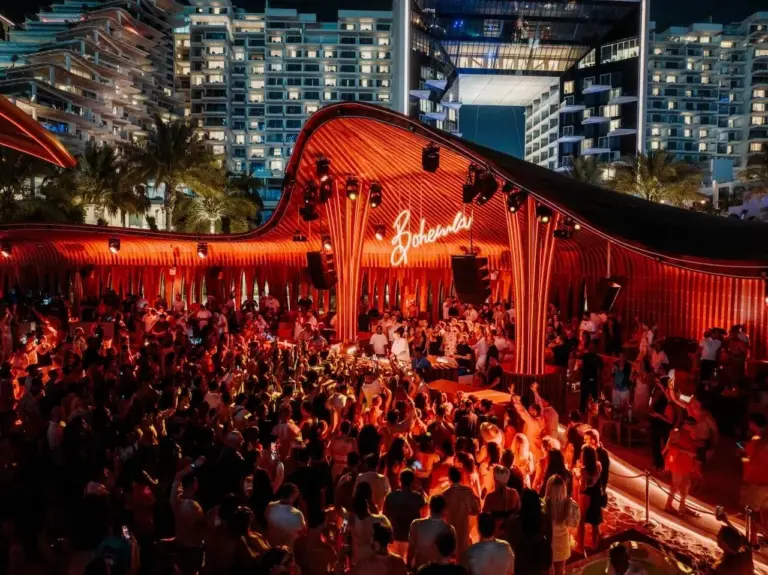 Lost Frequencies tocando no Bohemia Beach Club