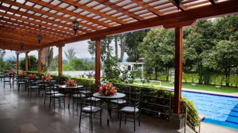 A segunda piscina e a pérgola construídas durante a pandemia.