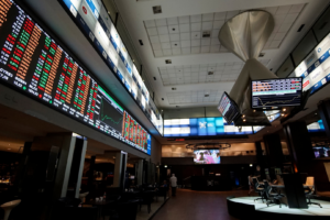 Ibovespa fecha em queda e tem pior semana desde 2022
