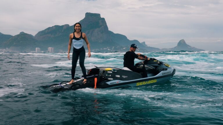 Michelle des Bouillons e Ian Cosenza, seu companheiro e parceiro na pilotagem do jet-ski