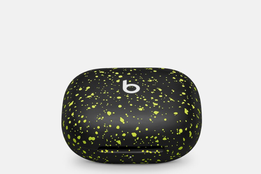 O lançamento global ocorreu em 20 de março de 2026 através dos sites nike.com e apple.com,
