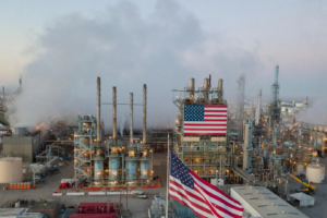 Refinaria da Marathon Petroleum Corp, em Carson, Califórnia: gasolina mais cara nos EUA