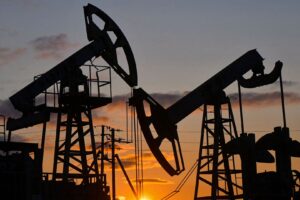 Exploração de petróleo em Almetyevsk, na Rússia: alta das cotações internacionais (Foto: Reuters / Stringer)
