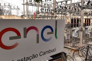 Logotipo da Enel é visto em uma subestação em São Paulo, Brasil