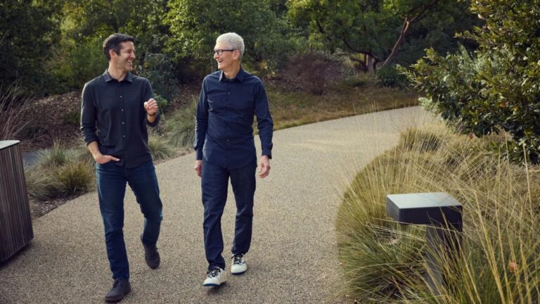 john ternus e tim cook