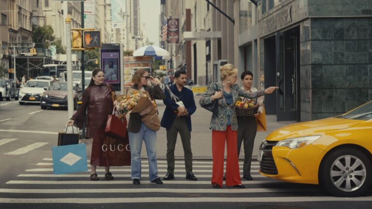 Elenco com Megan Stalter, Hannah Einbinder, Mark Indelicato, Jean Smart e Paul W. Downs volta para temporada final