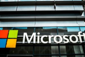 Como outros gigantes da tecnologia dos EUA, a Microsoft vem investindo agressivamente em inteligência artificial