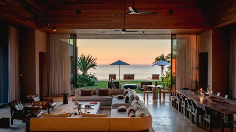 Uma casa de férias multigeracional muda o propósito da viagem, transformando o deslocamento menos em uma fuga e mais em um retorno. E, com sete quartos ao lado de campos de golfe, polo e restaurantes de padrão internacional, a Villa 48, no One&Only Mandarina, em Nayarit, tem um magnetismo difícil de ignorar.