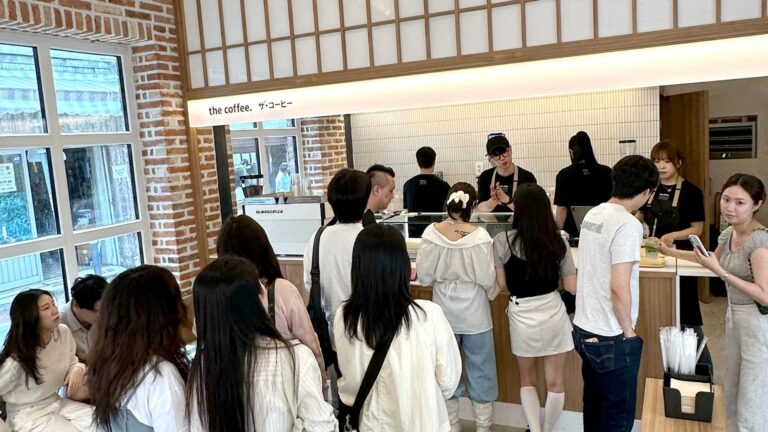 Unidade da The Coffee na Coreia do Sul. Atualmente, marca soma 175 unidades fora do Brasil.