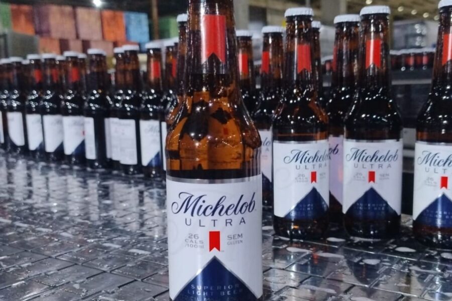 A cerveja Michelob Ultra avançou mais de 180% em volume no período