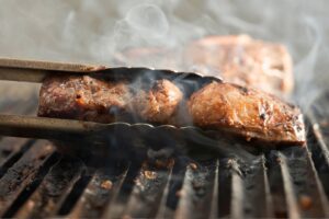 Nem Trump Consegue Segurar a Disparada da Carne e Crise Atinge Churrasco dos EUA